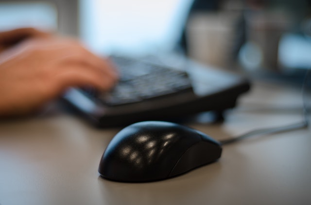 hands-desk-office-working